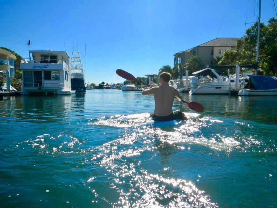 Broadwater Canal Frontage-runaway Bay-boat Ramp Apartment *