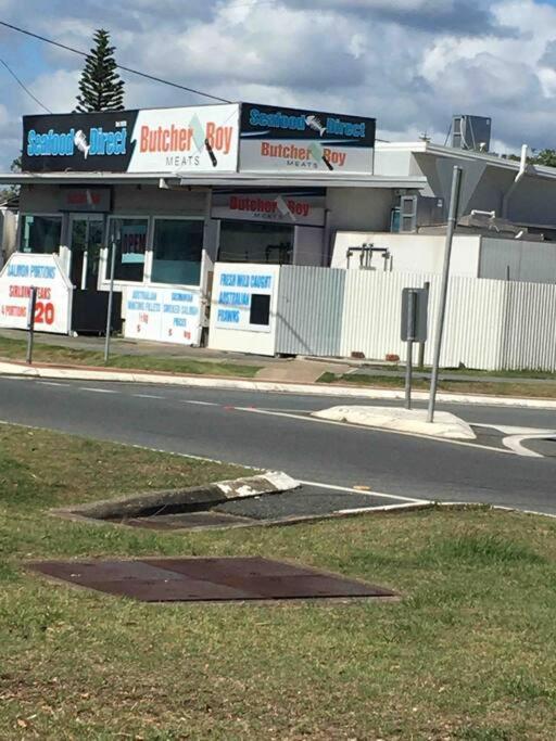 Broadwater Canal Frontage-runaway Bay-boat Ramp Apartment *