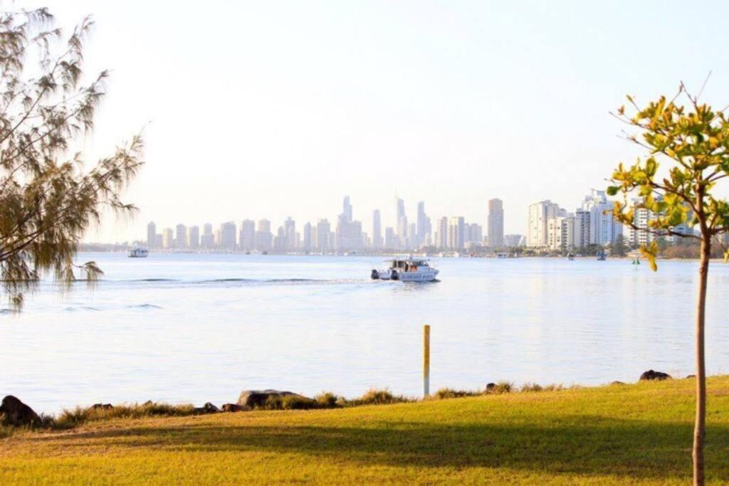 Broadwater Canal Frontage-runaway Bay-boat Ramp * Gold Coast
