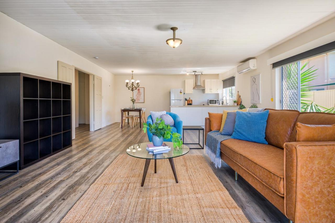 Broadwater Canal Frontage-runaway Bay-boat Ramp Apartment Gold Coast
