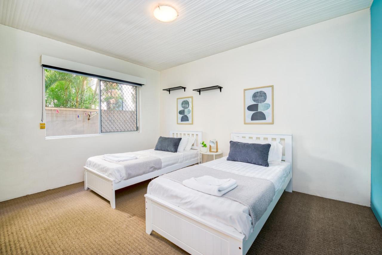 Broadwater Canal Frontage-runaway Bay-boat Ramp Apartment